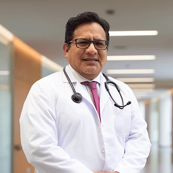 Dr. Roger Sernaque